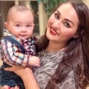 Meet your Posher, Cynthia